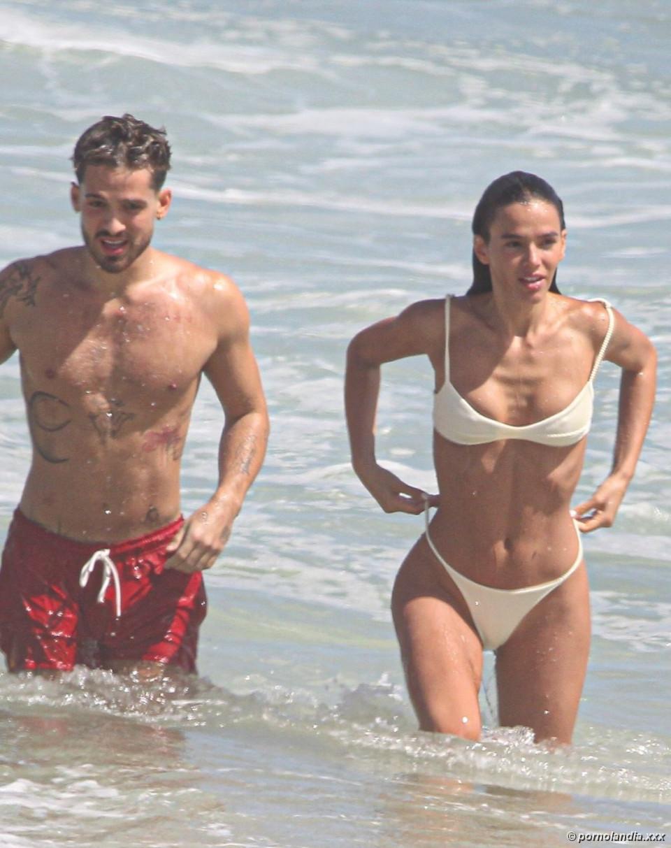 Bruna Márquezine atrapó bikini en la playa - Foto 247482
