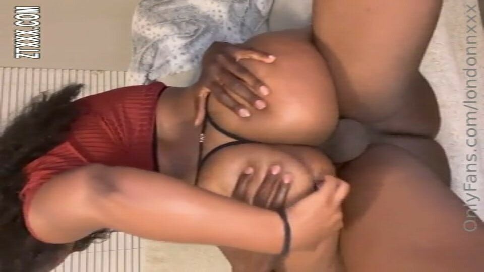 Big ass Londonnxxx bouncing her big ass on a BBC