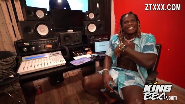 King BBC Fucking a whore in the music studio