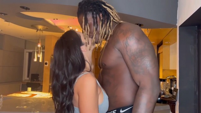 King Kong Louie Smalls Fucking a brunette