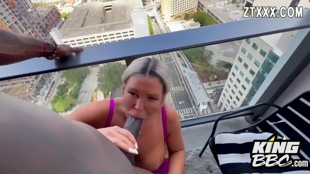 PAWG gives a super blowjob outdoors on the balcony