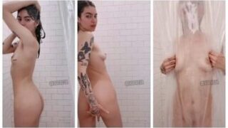 Skinny Xofreja Bathing naked for her onlyfans