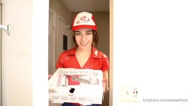 Eevee Frost Pizza Delivery get horny & fucks a dildo