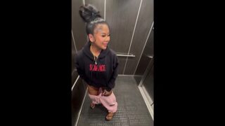 Flipp Petite thick fucking in the elevator with a BBC
