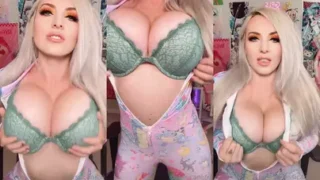Jessica Nigri Boobs Lingerie Tease