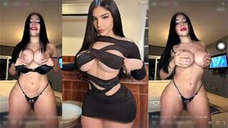 Latina Ennid Wong gets completely naked for her fans in a live show on onlyfans