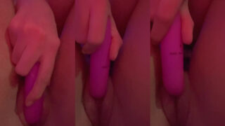 Yasmim Cat With A Dildo In Her Pussy